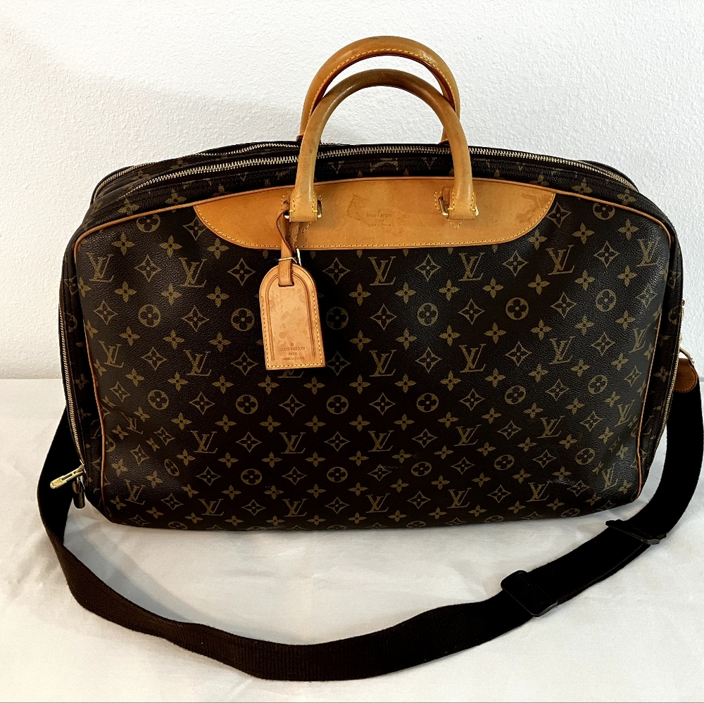 Louis Vuitton Monogram  Travel Bag With Detachable Shoulder Strap. Mint Cond.